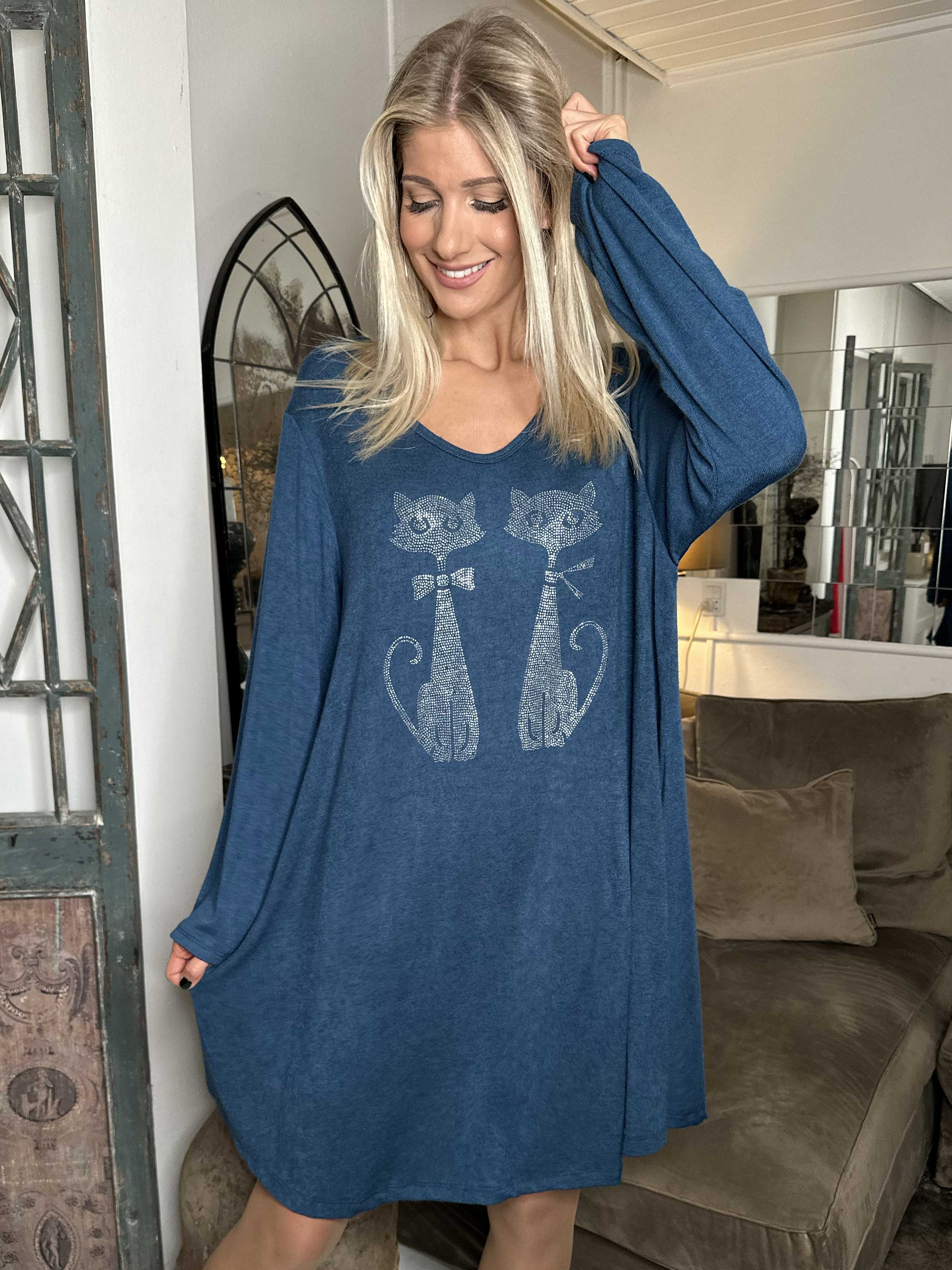 Talia - Blød kjole i viskose med kattemotiv af similisten